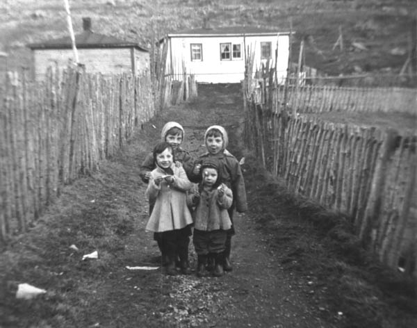 104: l-r back, Shirley and Linda Whelan; front, Louise and Gerard Whelan. (1963)  [courtesy of Mary Anne (Barry) Counsel]  - children of Francis Whelan &amp;amp; Marie Counsel